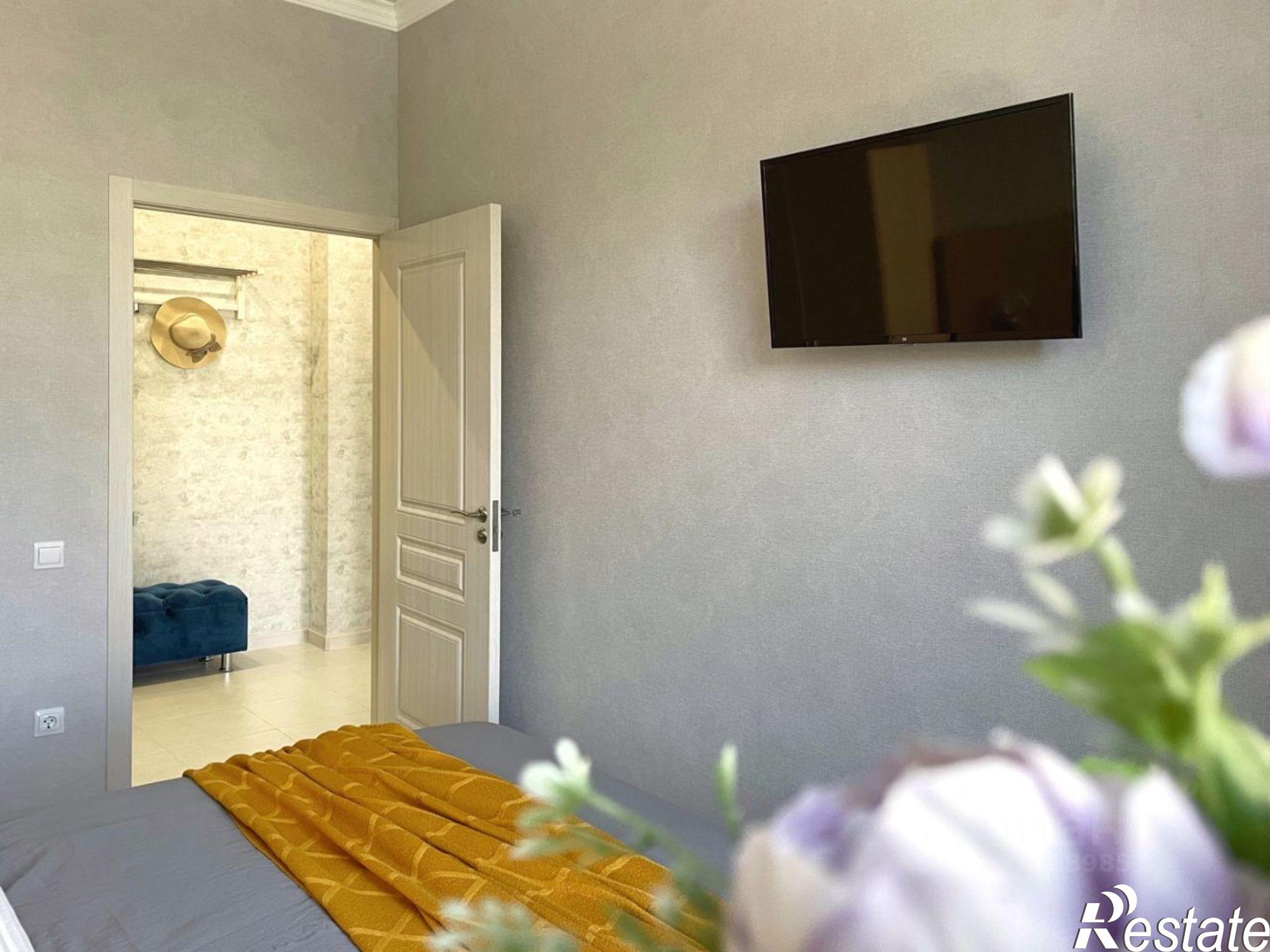 Сдать квартиру за 70 000 рублей на Коллективная улица, 11