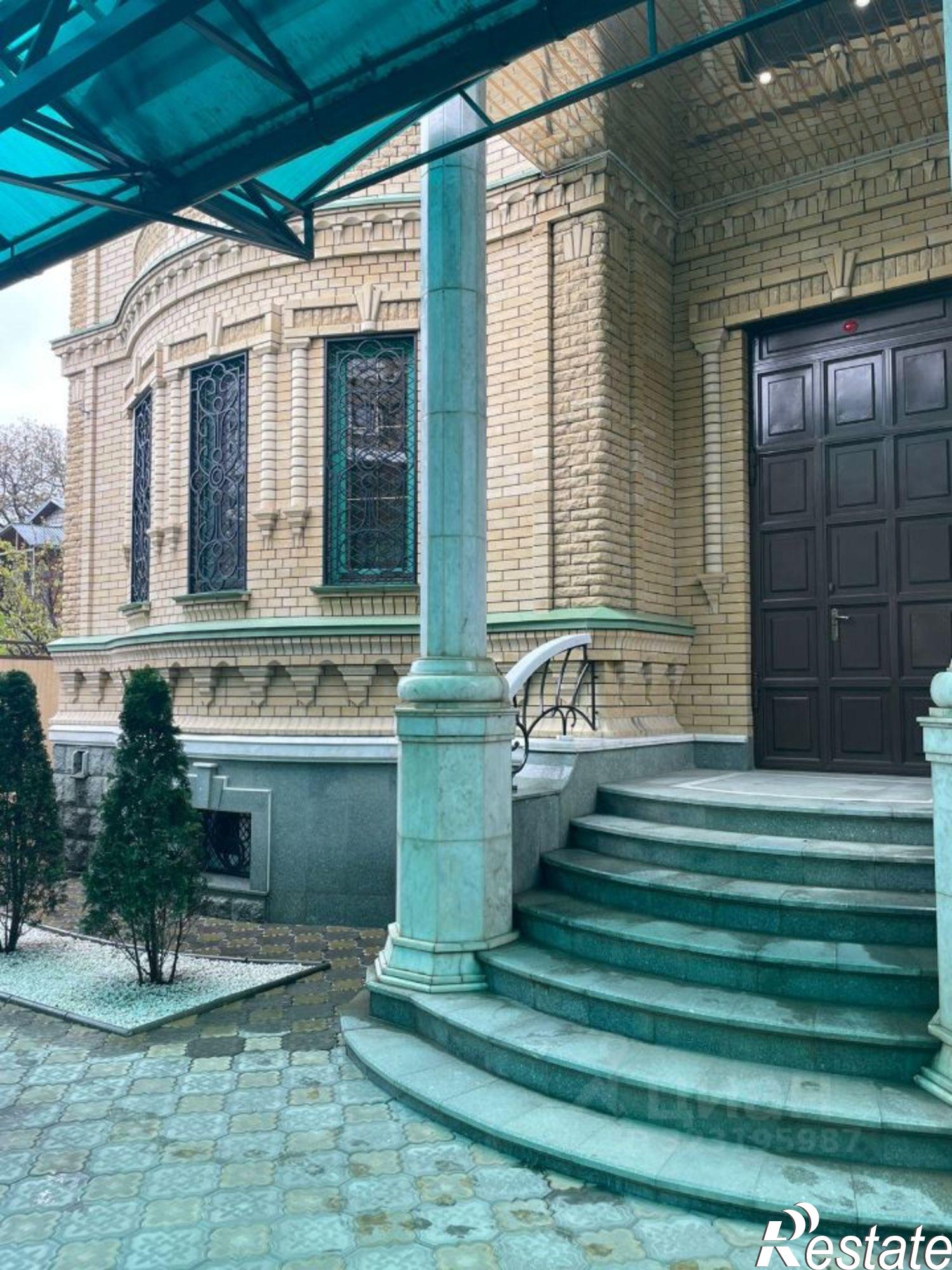 Купить дачу, дом, коттедж за 100 000 000 рублей на улица Фоменко, 120А