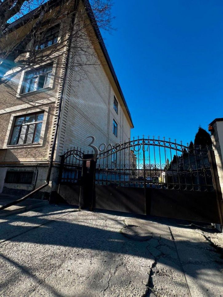 3-комн квартира Революции ул, 44