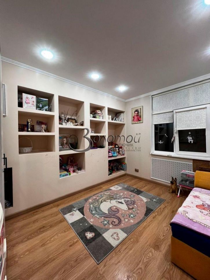 3-комн квартира Революции ул, 44