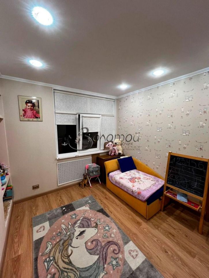 3-комн квартира Революции ул, 44