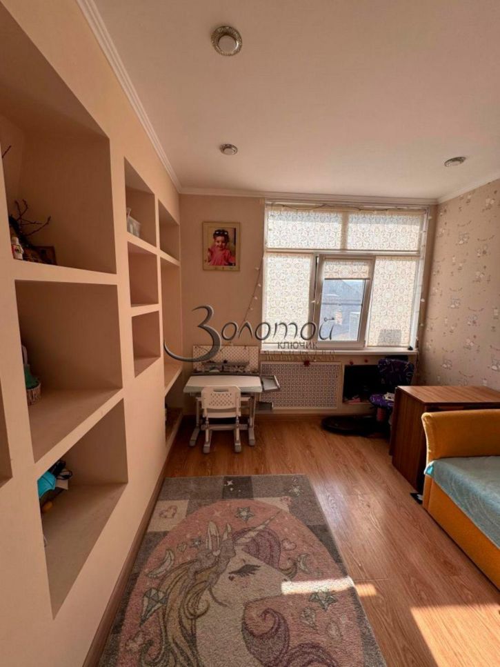 3-комн квартира Революции ул, 44