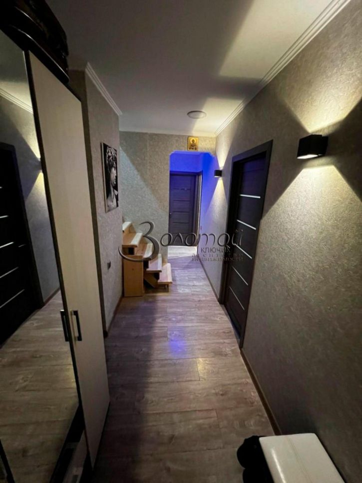 3-комн квартира Революции ул, 44