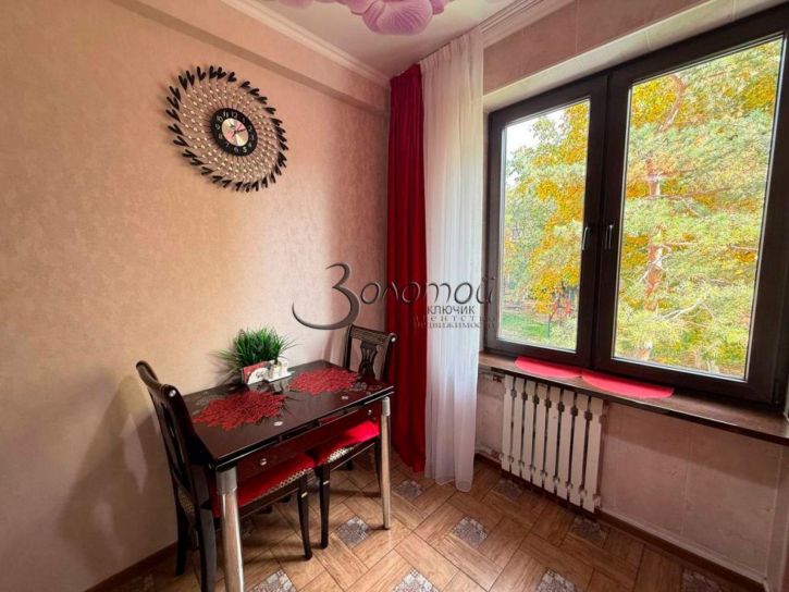 2-комн квартира Крутая дорога ул, 25