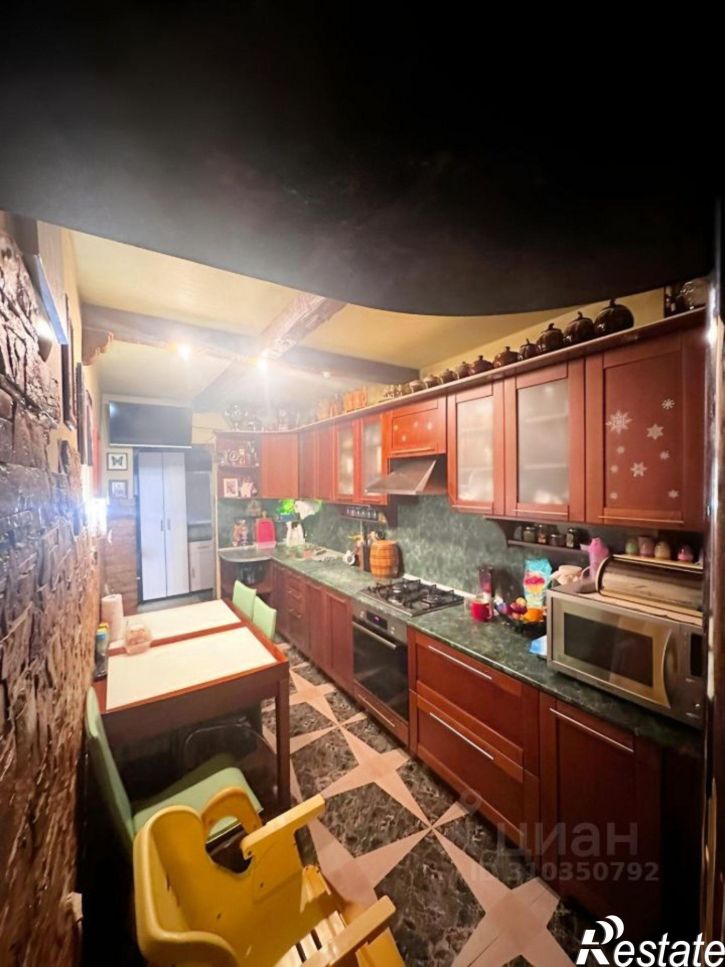 2-комн квартира улица 40 лет Октября, 4,  д. 4