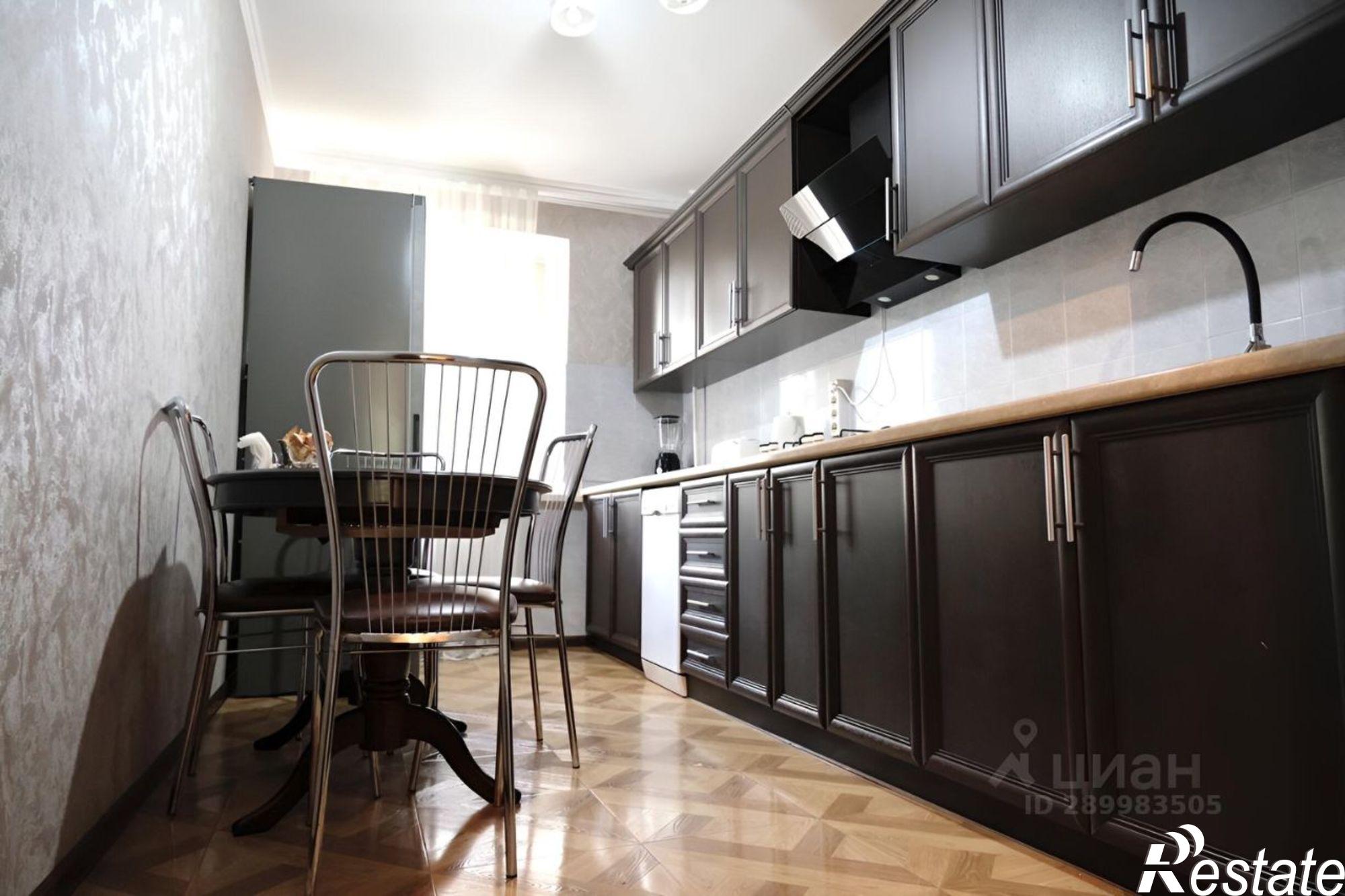 Сдать квартиру за 70 000 рублей на улица Островского, 36