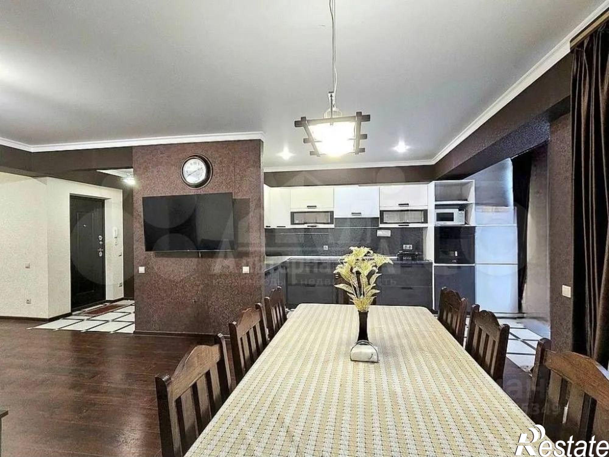 Купить квартиру за 18 000 000 рублей на ул Ленинградская, 81