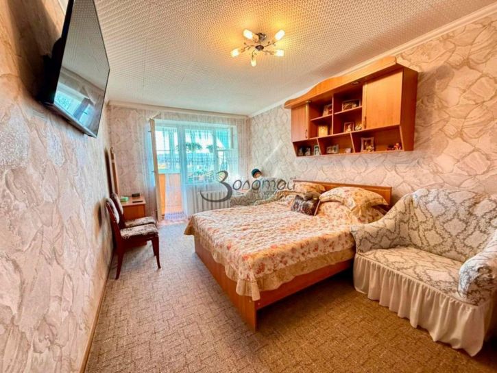 3-комн квартира Островского ул, 36