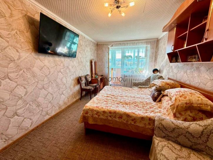 3-комн квартира Островского ул, 36