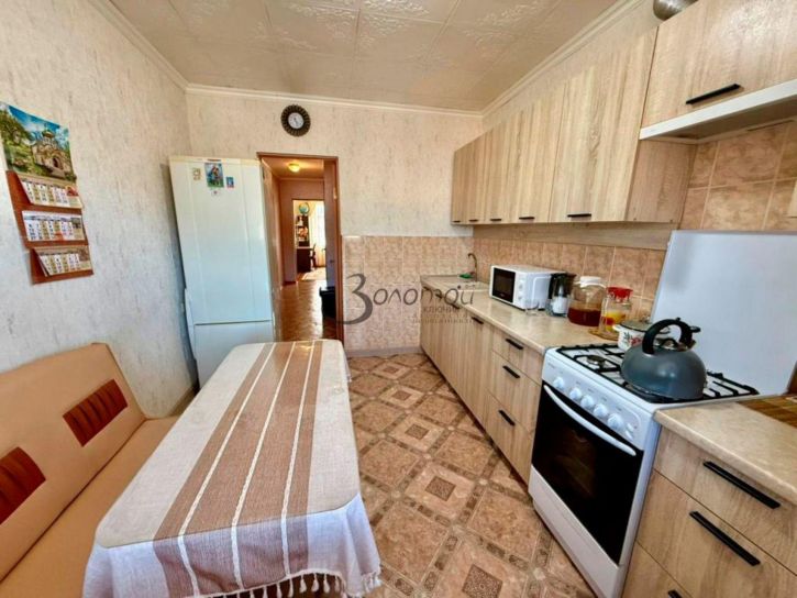 3-комн квартира Островского ул, 36