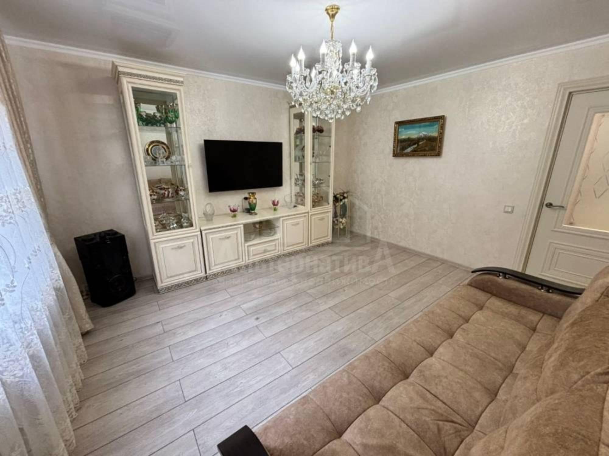 Купить квартиру за 12 500 000 рублей на Зеркальный пер.