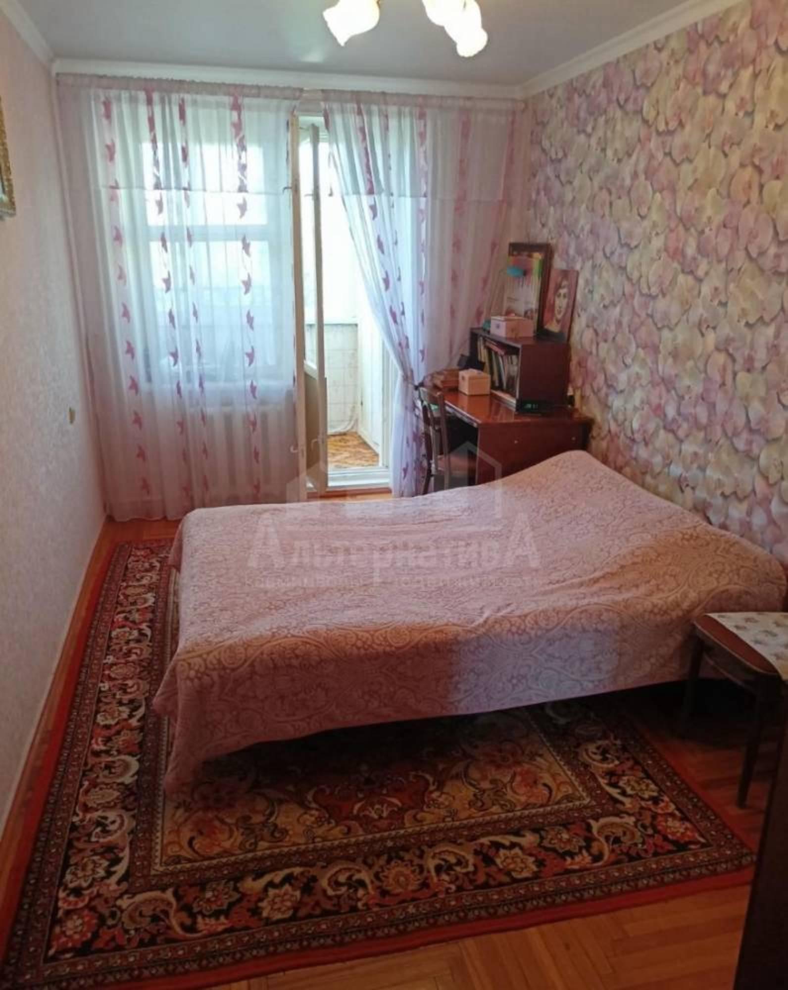 Купить квартиру за 10 000 000 рублей на Ленинградская ул.