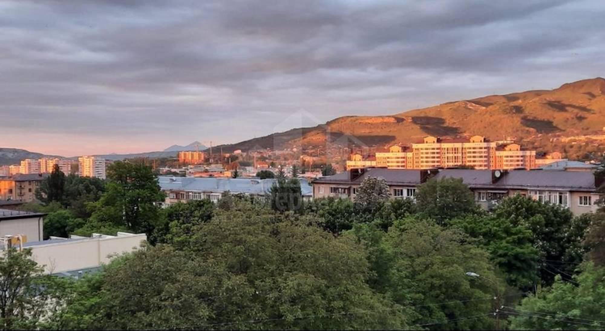 Купить квартиру за 10 000 000 рублей на Ленинградская ул.