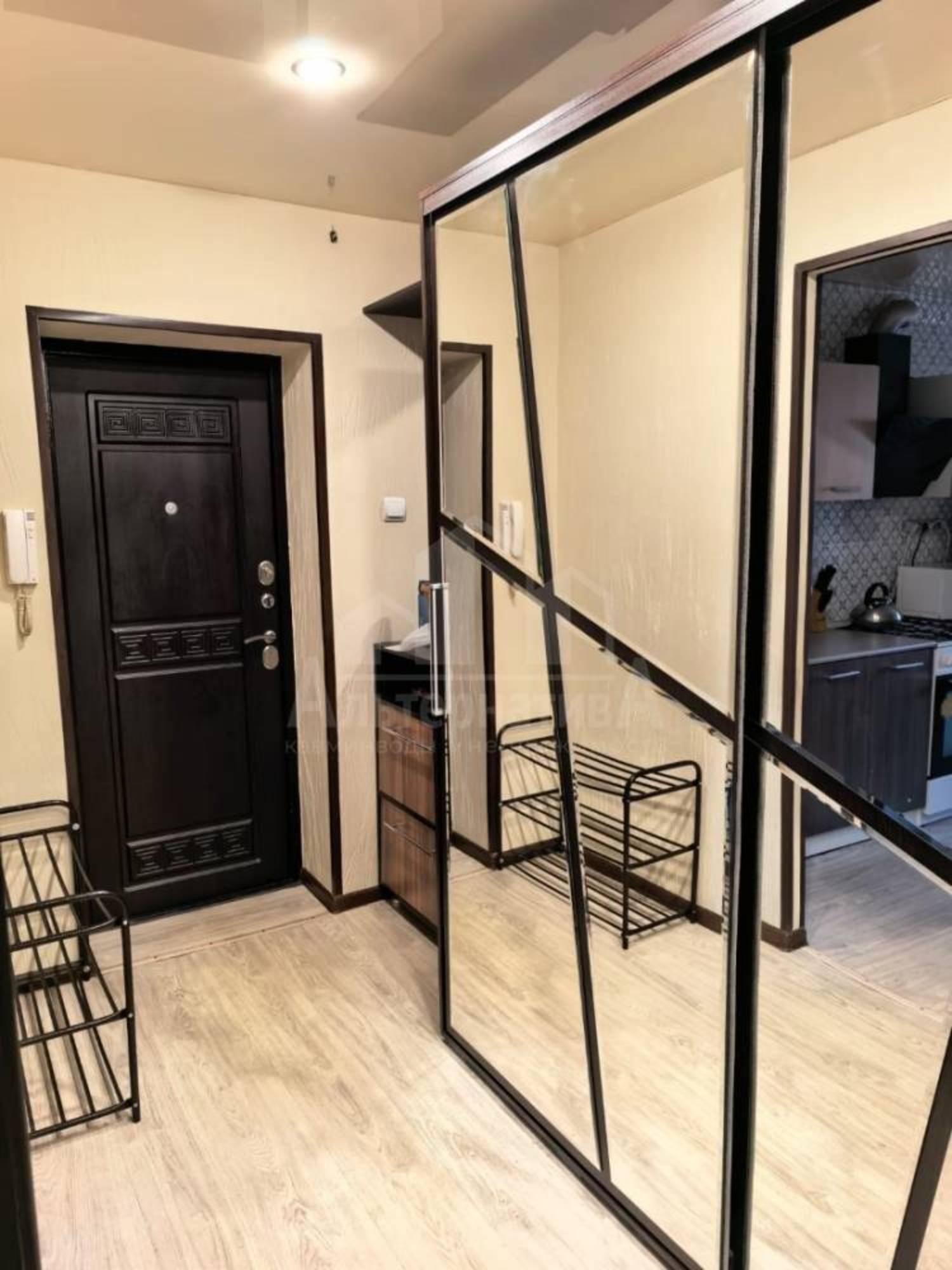 Купить квартиру за 12 200 000 рублей на Велинградская ул.