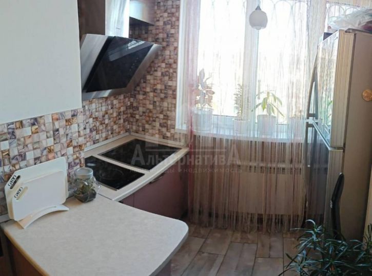 4-комн квартира Водопойная ул.