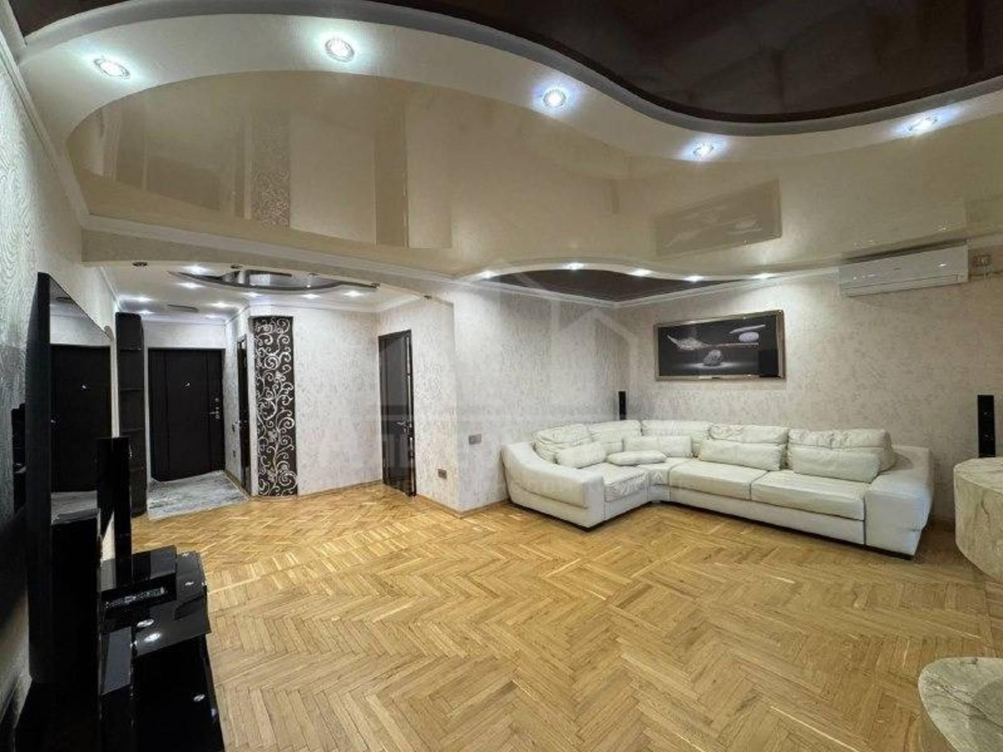 Купить квартиру за 18 800 000 рублей на Полтавская ул.