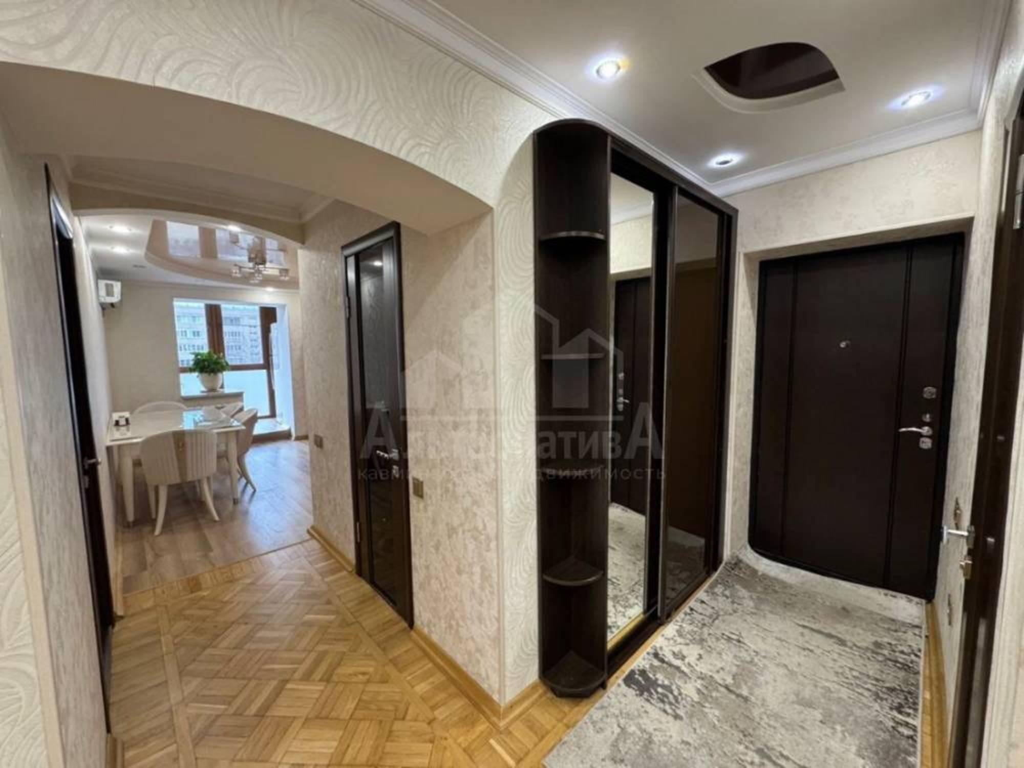Купить квартиру за 18 800 000 рублей на Полтавская ул.