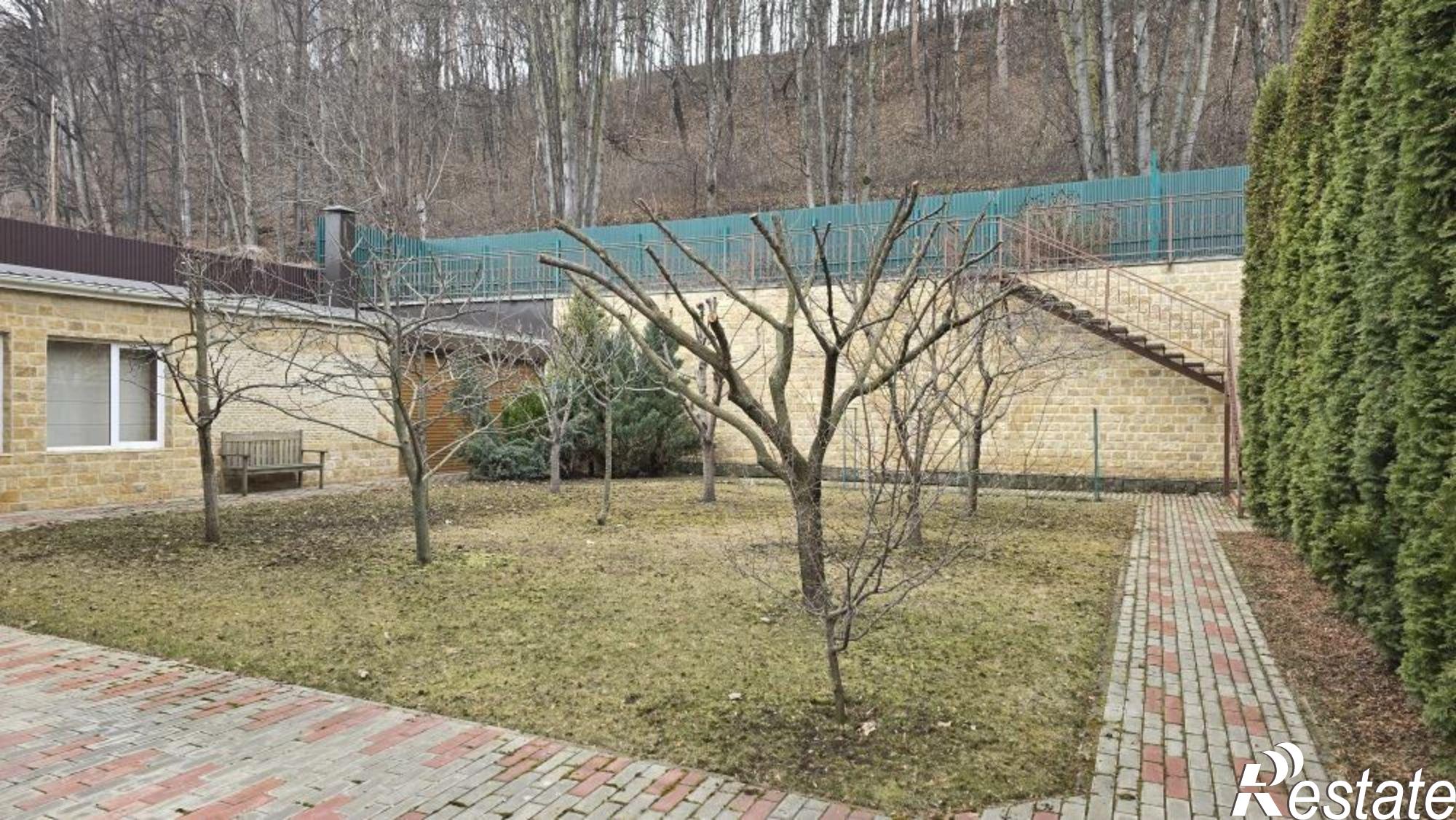 Купить дачу, дом, коттедж за 150 000 000 рублей на ул Войкова, 61