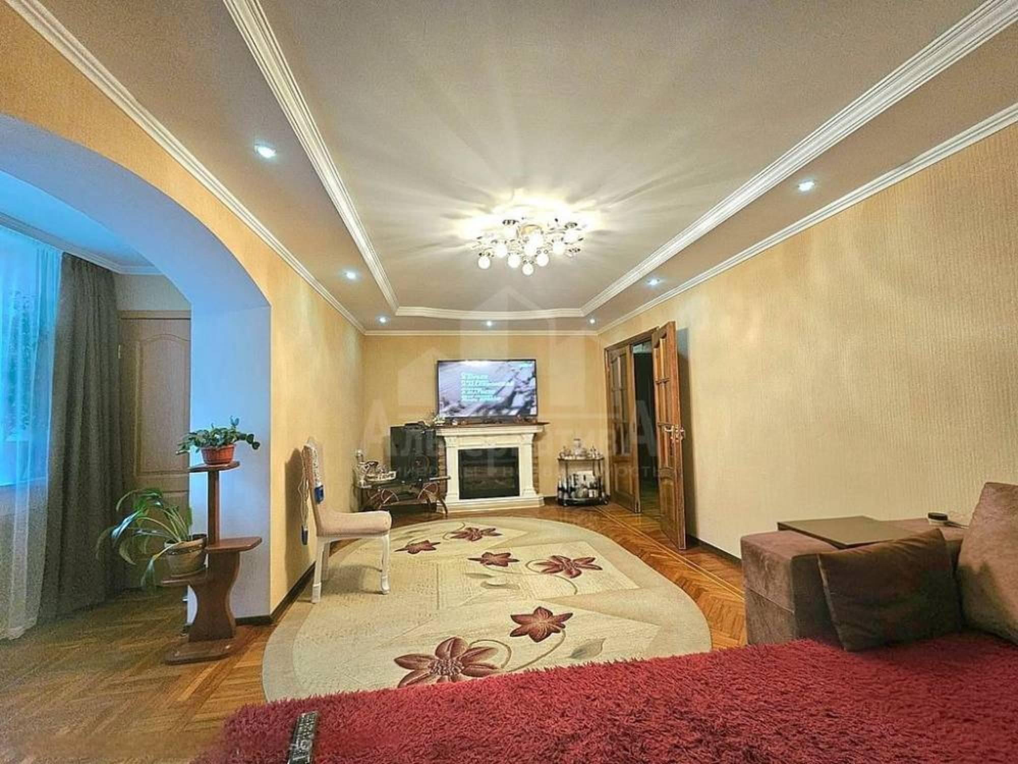 Купить квартиру за 13 000 000 рублей на Калинина ул.