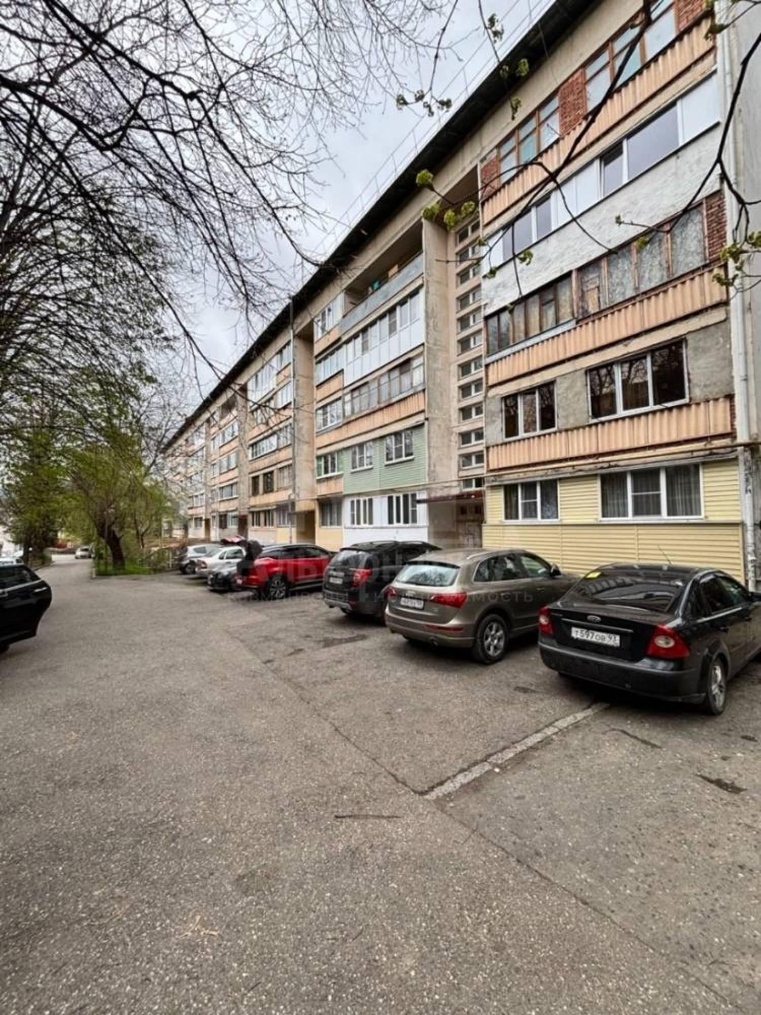 Купить квартиру за 10 000 000 рублей на Либкнехта Карла ул.