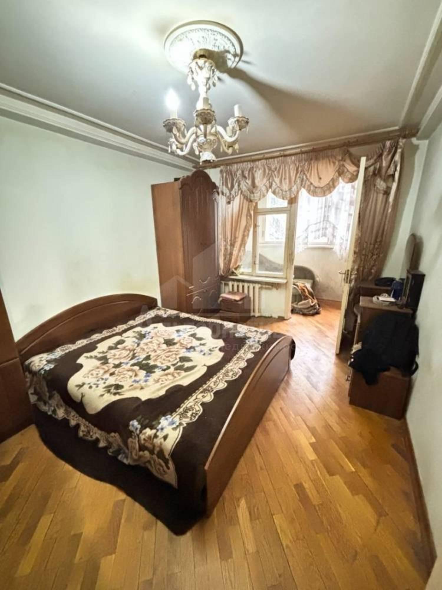 Купить квартиру за 10 000 000 рублей на Либкнехта Карла ул.