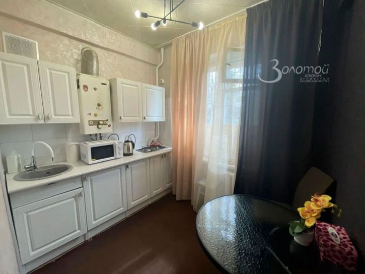 2-комн квартира Героев Медиков ул, 10