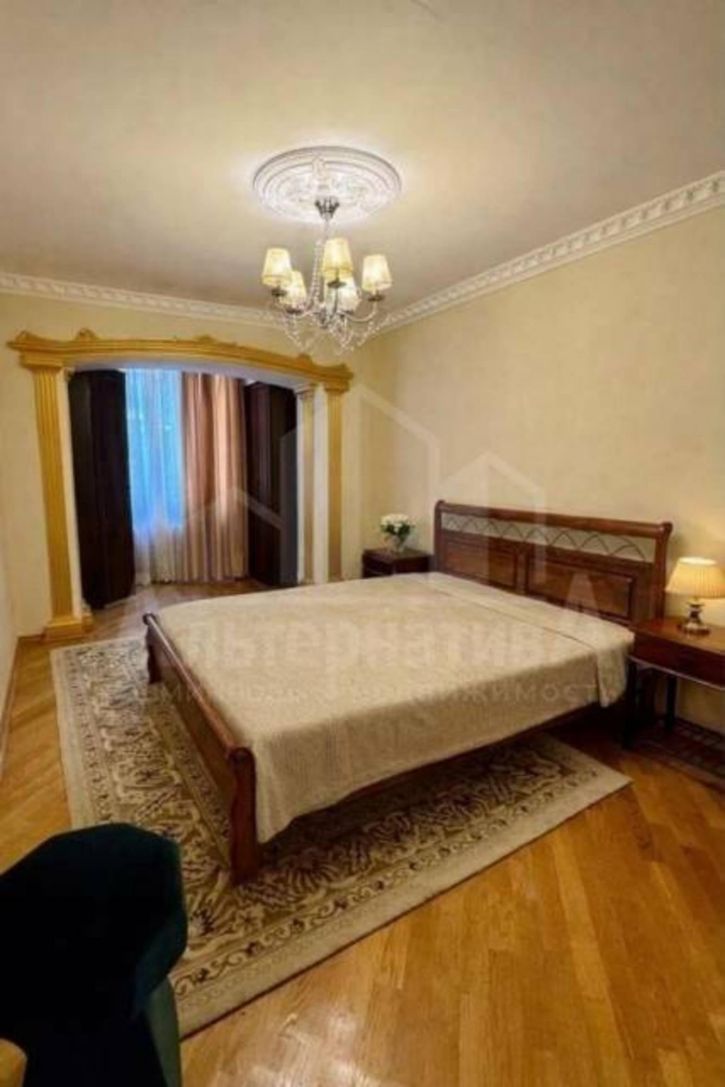 3-комн квартира Жуковского ул.