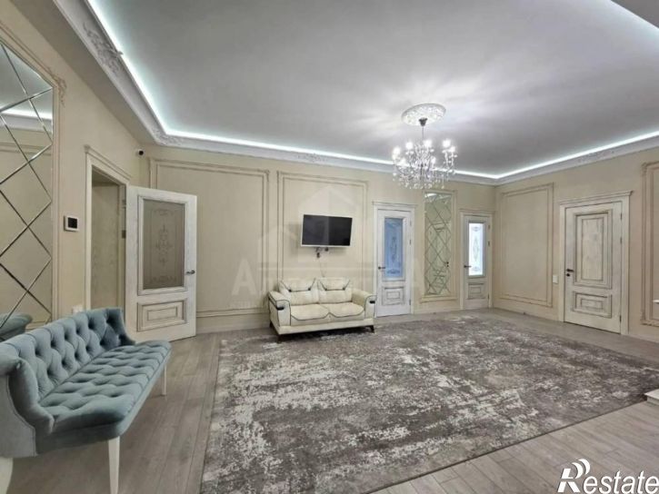 3-комн квартира Чкалова ул.