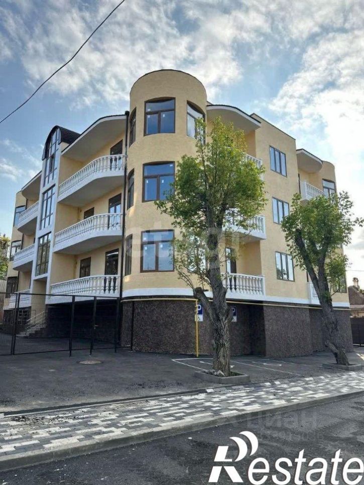 3-комн квартира улица Титова, 22,  д. 22