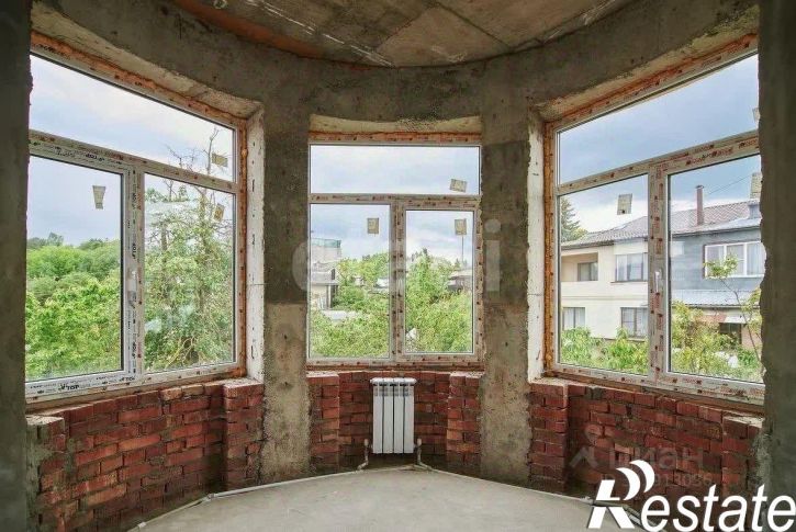 3-комн квартира улица Титова, 22,  д. 22