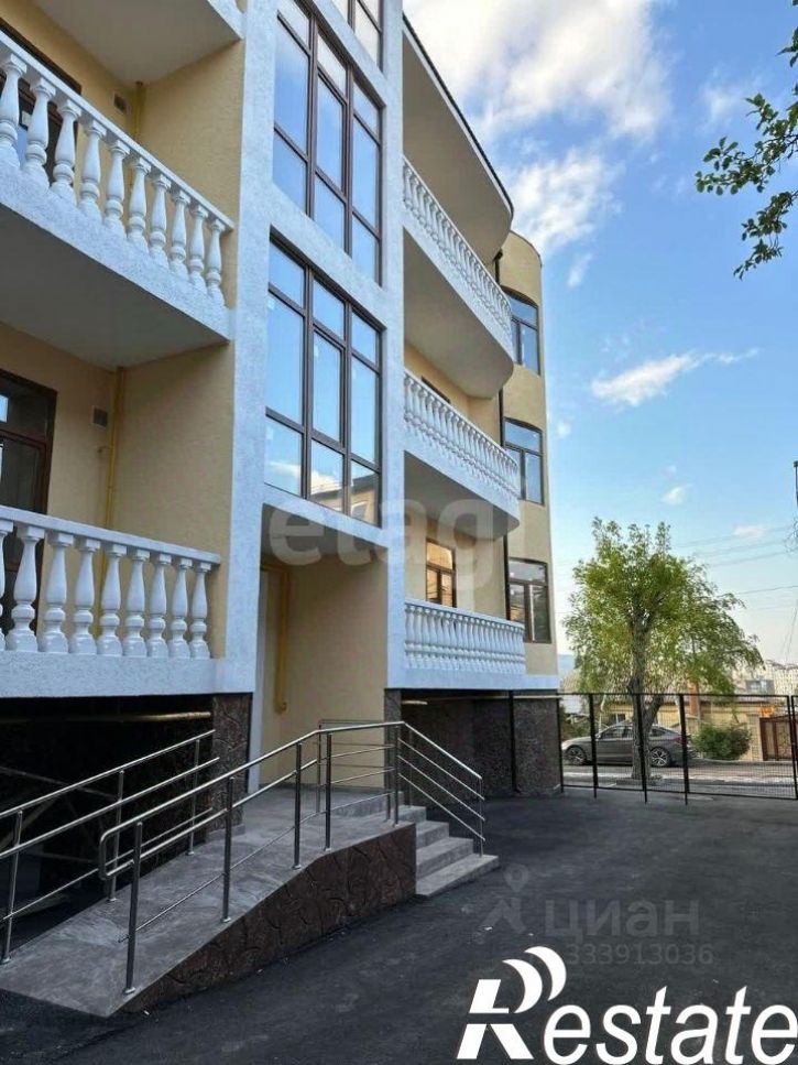 3-комн квартира улица Титова, 22,  д. 22