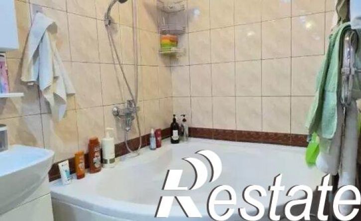 4-комн квартира улица Жмакина, 58,  д. 58
