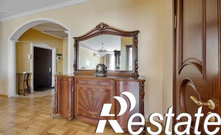4-комн квартира Ленинградская улица, 49,  д. 49