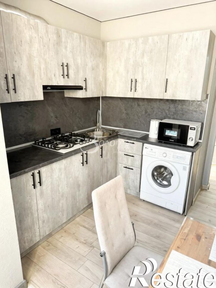 1-комн квартира Фоменко ул, 102